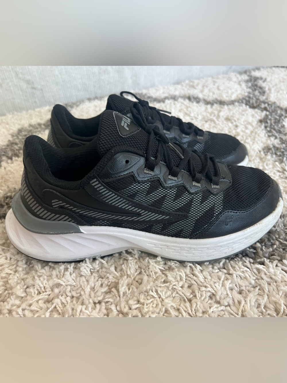 Fila Men's Black and White Athletic Running Shoes